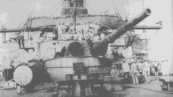 Кормовая башня броненосца "Асахи" во время ремонта после взрыва 1909 года