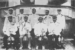 Адмирал Того с офицерами своего штаба на броненосце "Хатсусе".